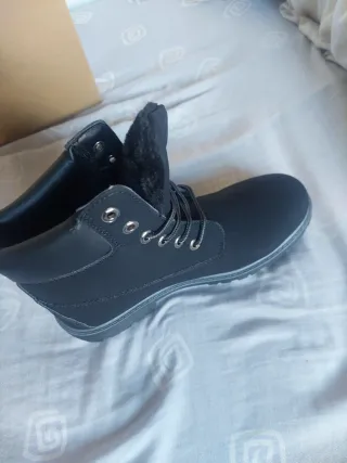 Botas de hombre negras nuevas