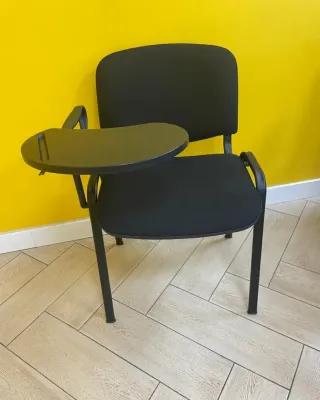 Sillas de aula con pala