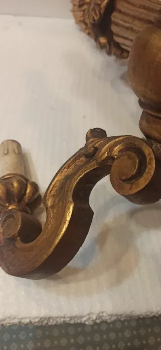 Lampadario in legno dorato