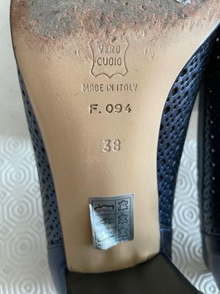 Scarpe donna in pelle blu traforate