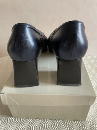 Scarpe donna in pelle blu traforate