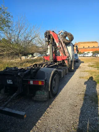 Camión pulpo chatarrero