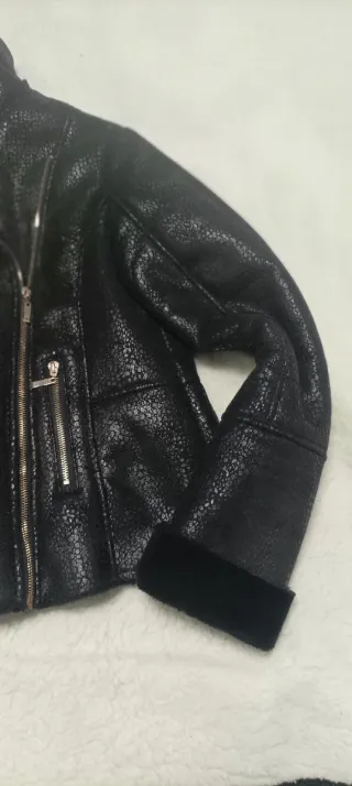 Chaquetón forrado de pelo negro