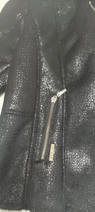 Chaquetón forrado de pelo negro