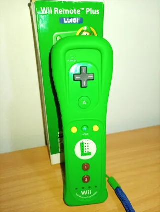 Mando Wii Plus Luigi con Caja