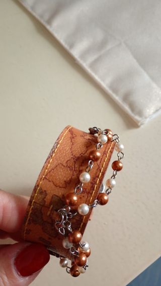 Bracciale con perle marroni e bianche