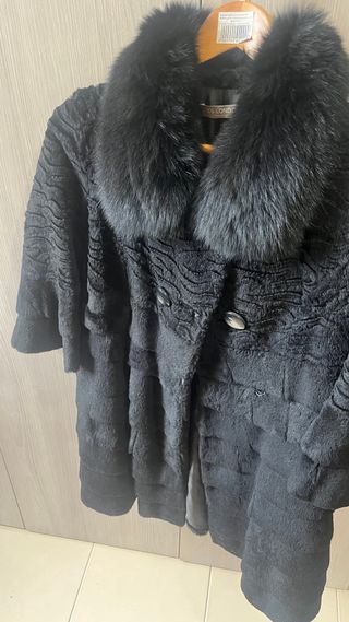 Pelliccia Astrakan Nera con Collo Volpe