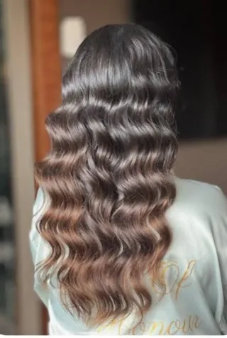 Se necesita oficial de peluquería