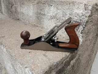 Cepillo de carpintero antiguo