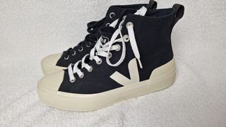 Zapatillas Veja altas negras T. 40, como nuevas