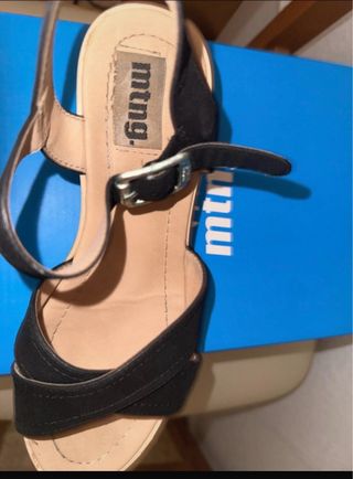 Sandalias Mustang Mujer Negras y Beige