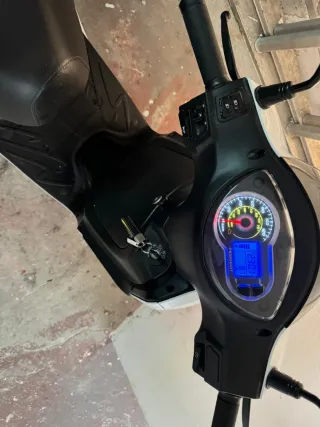 Peugeot Tweet 125cc Blanca