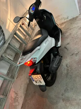 Peugeot Tweet 125cc Blanca