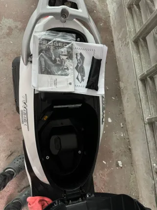 Peugeot Tweet 125cc Blanca