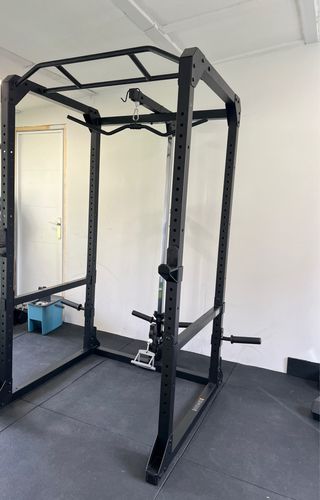 Rack de fuerza con polea alta y baja