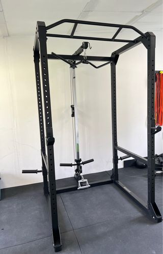 Rack de fuerza con polea alta y baja