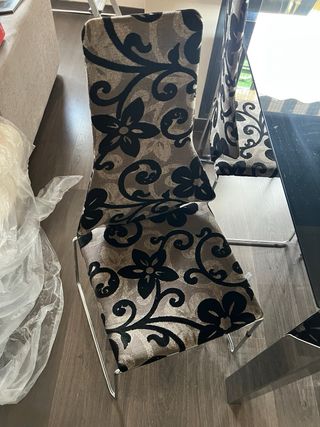 Mesa de comedor y 4 sillas