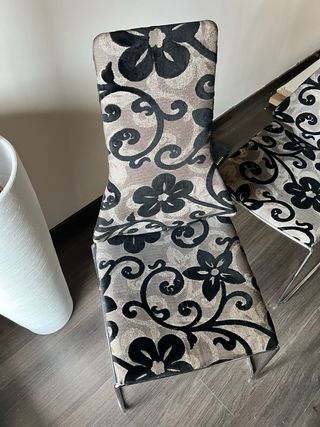 Mesa de comedor y 4 sillas