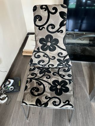 Mesa de comedor y 4 sillas