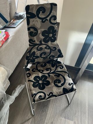 Mesa de comedor y 4 sillas