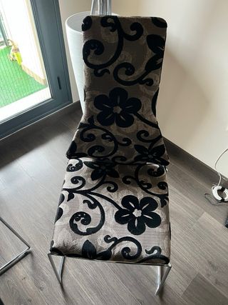 Mesa de comedor y 4 sillas