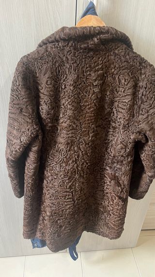 Pelliccia Astrakan Marrone con Fodera Rosa