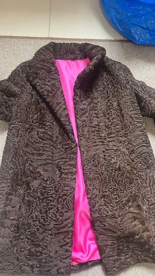 Pelliccia Astrakan Marrone con Fodera Rosa