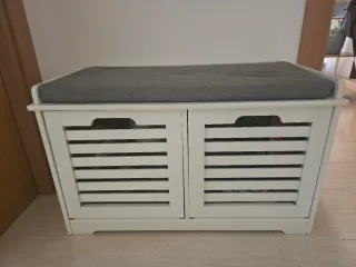 Banco zapatero blanco con cojín gris
