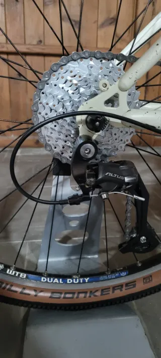 Bicicletta da Montagna Specialized Rockhopper Bianca