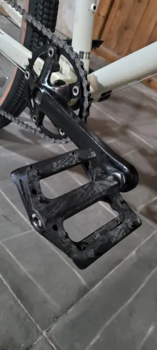 Bicicletta da Montagna Specialized Rockhopper Bianca