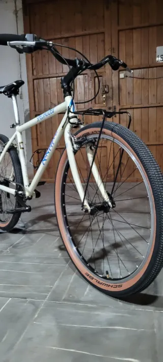 Bicicletta da Montagna Specialized Rockhopper Bianca