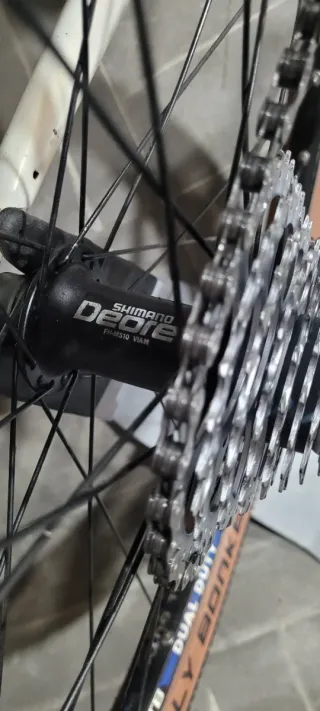 Bicicletta da Montagna Specialized Rockhopper Bianca