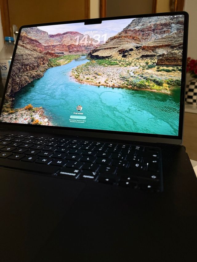 2025 15’ Macbook Air M4 16GB con GARANTIA!