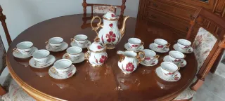 Juego de café porcelana flores rojas y oro
