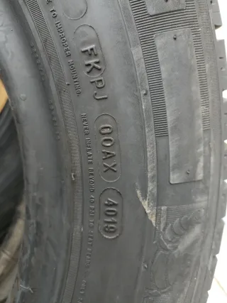 Vendo 2 Neumáticos de Furgoneta en Buen Estado