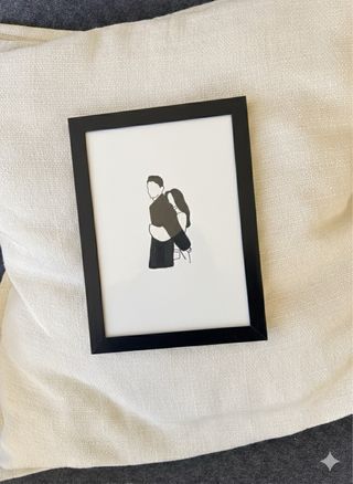 Quadretto minimalista coppia abbracciata