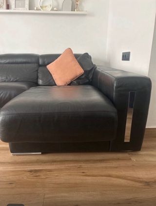 Sofá de piel negro