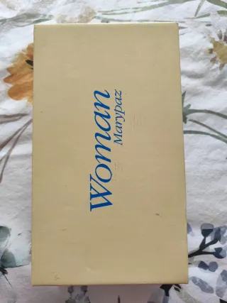 Zapatos de tacón violetas. Un solo uso