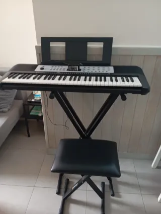 Piano Yamaha Portátil YPT-270 Con su Caja original