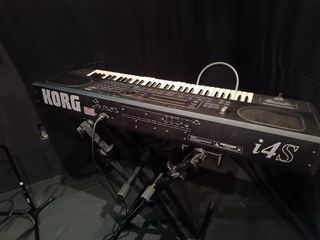 Teclado Korg i4S