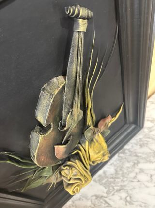 Pareja de cuadros años 70 “CUERO REPUJADO” (leer)