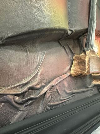 Pareja de cuadros años 70 “CUERO REPUJADO” (leer)