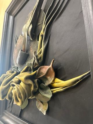 Pareja de cuadros años 70 “CUERO REPUJADO” (leer)