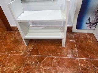 Mini estantería blanca de madera