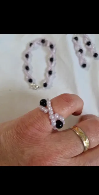 Conjunto de bisutería: pendientes, anillo y pulser