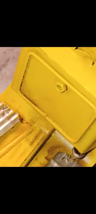 Miniatura Vespa Amarilla Realista 27cm