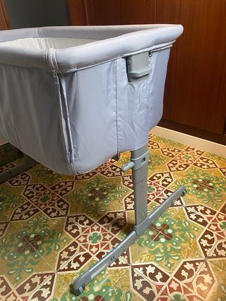 Cuna colecho Chicco Next2me Gris. Muy buen estado.