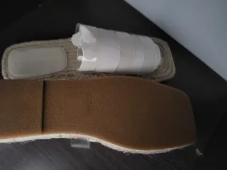 Zapatillas esparto y tiras PVC beige