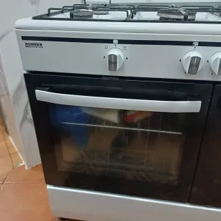 Cocina de gas 5 fuegos + horno