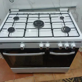 Cocina de gas 5 fuegos + horno
